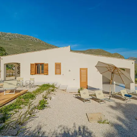 Four By Sicily Travelling 스코펠로