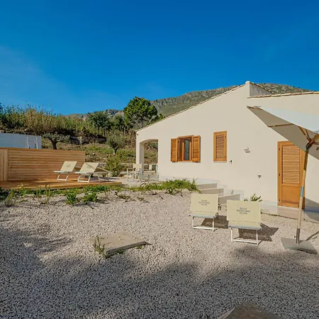 Four By Sicily Travelling 스코펠로